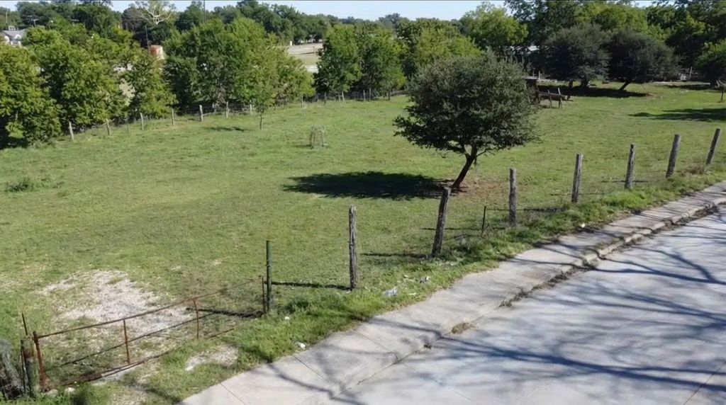 2001 Wagon Wheels Trail, Dallas