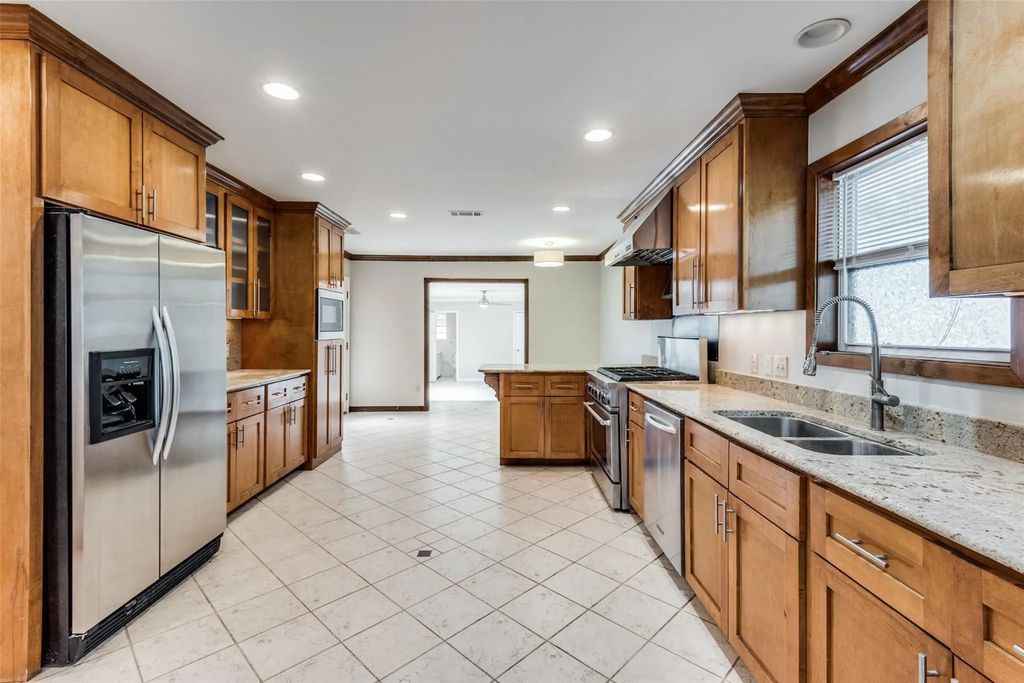 2012 Atlantic Street, Dallas
