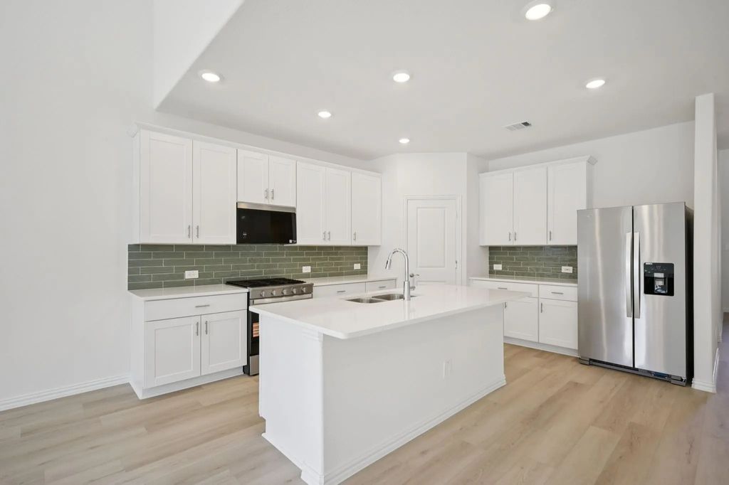 807 London Town Lane, Princeton