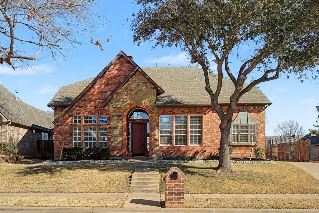 705 Muirfield Road, Keller