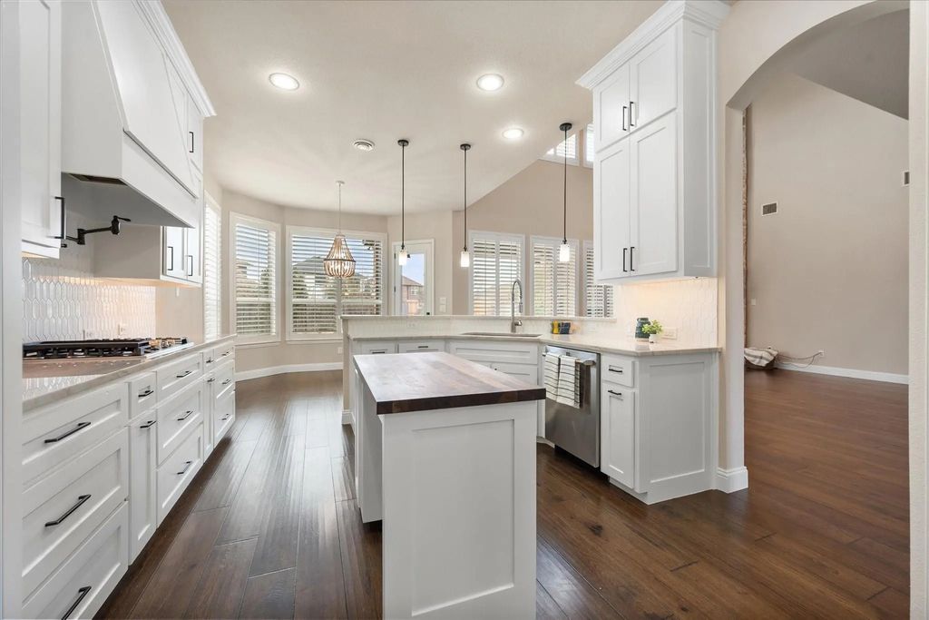 925 Sandy Hill, Burleson