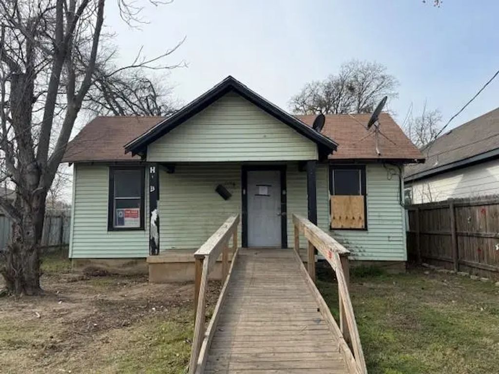 2204 Rw Bivens Lane, Fort Worth