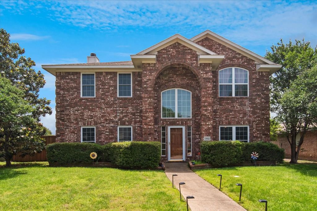 1302 Woodmont Drive, Allen