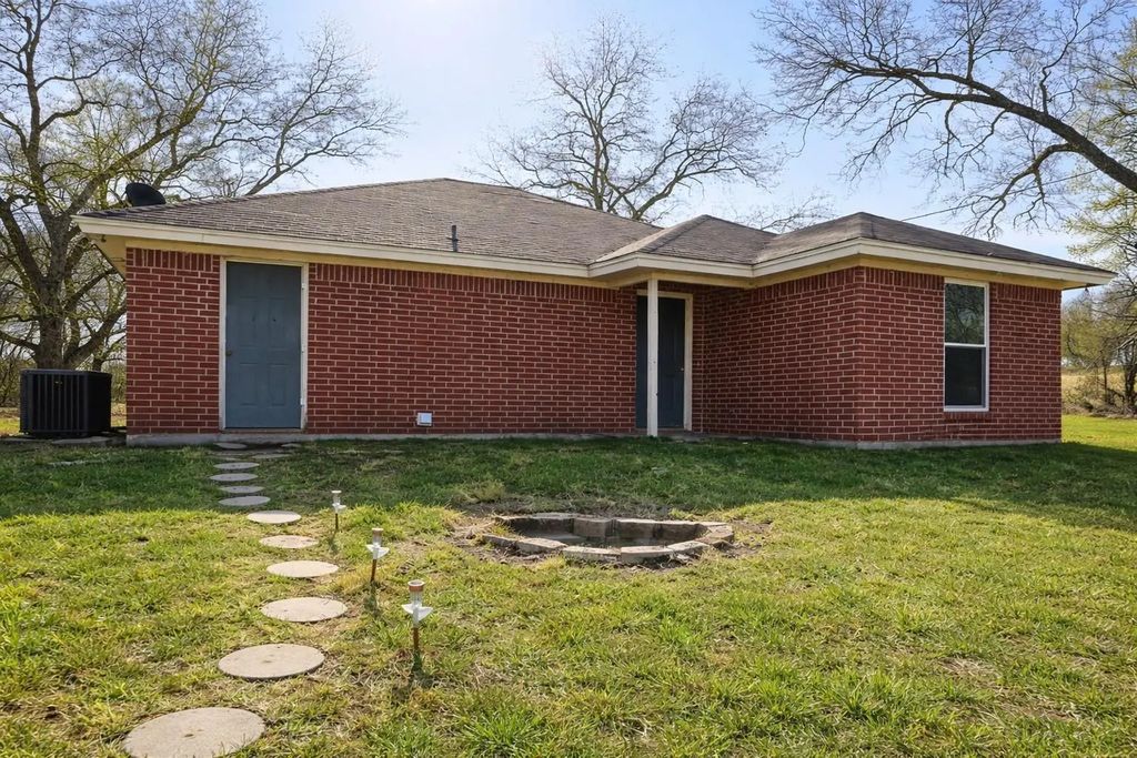374 County Road 2315, Decatur
