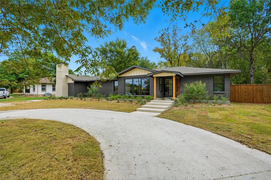 1000 N Morris Street, McKinney