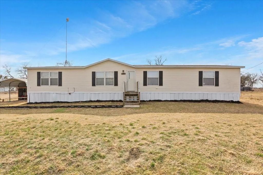 247 N Lake Street, Axtell