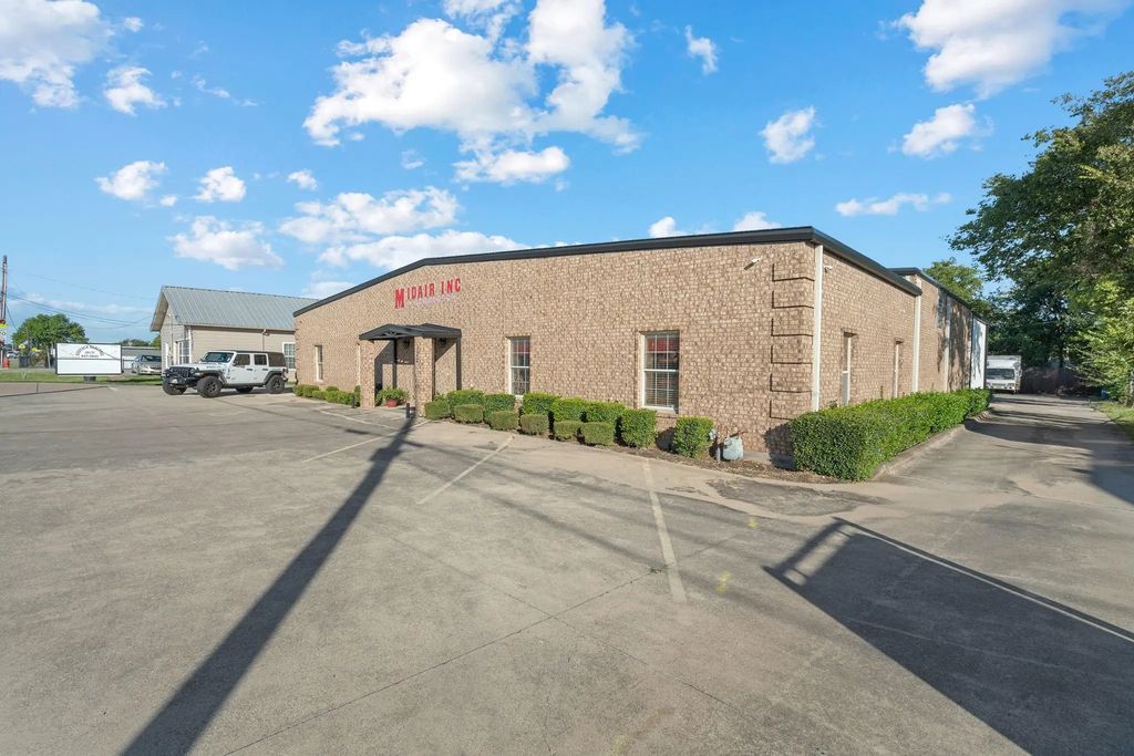 132 W Mcleroy Boulevard, Saginaw