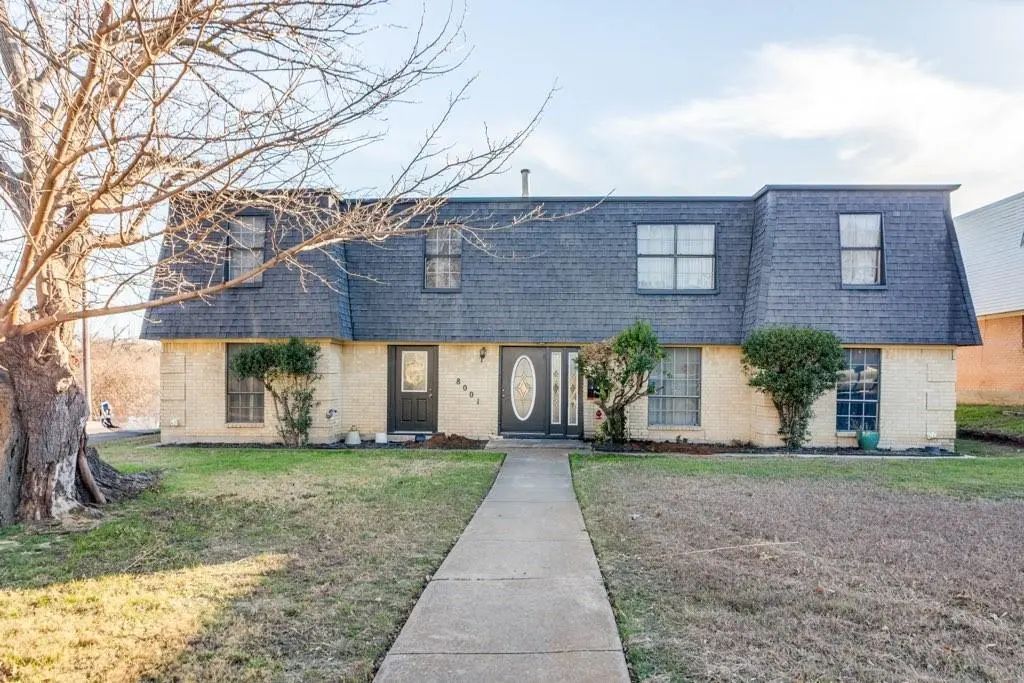 8001 Carrick Street, Benbrook