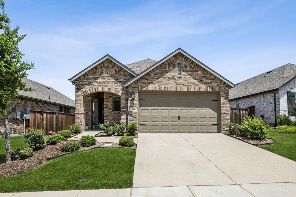 3508 Dusty Miller Road, Aubrey