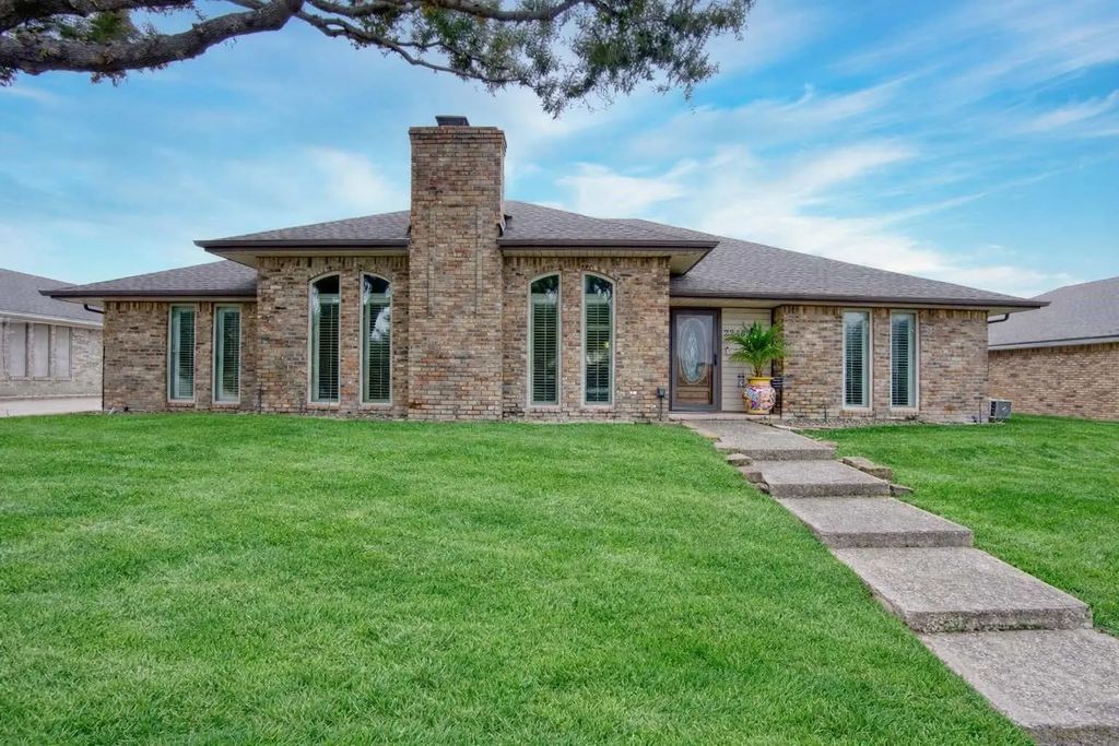 2246 Valley Mill, Carrollton