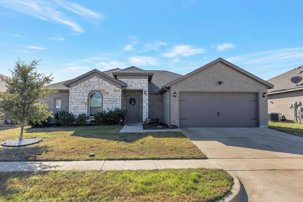 1333 Winding Hollow Drive, Grand Prairie