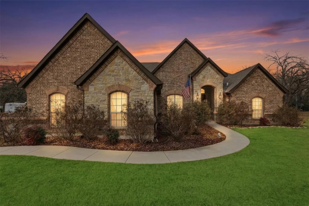 140 Flying Diamond Drive, Springtown