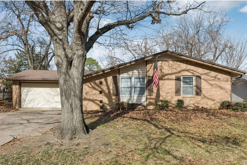 2017 Durham Street, Irving
