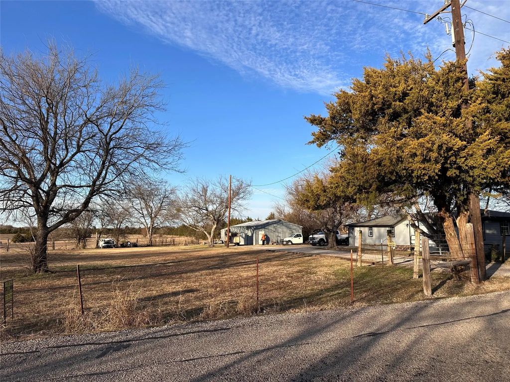 19487 County Road 656, Farmersville