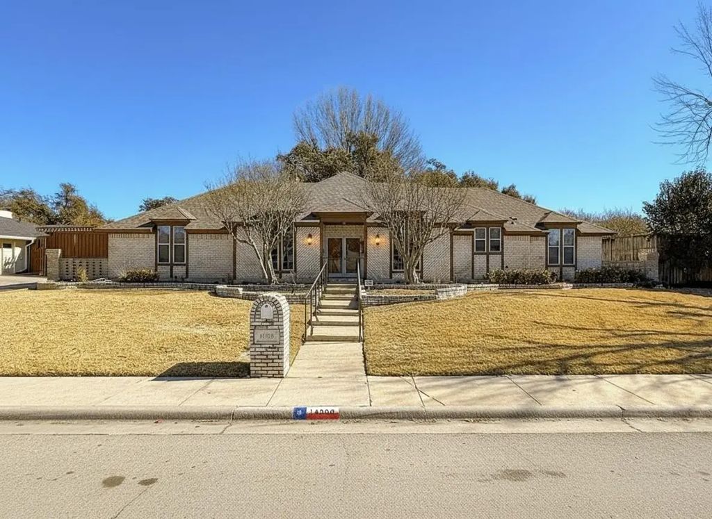 14908 Woodbriar Drive, Dallas