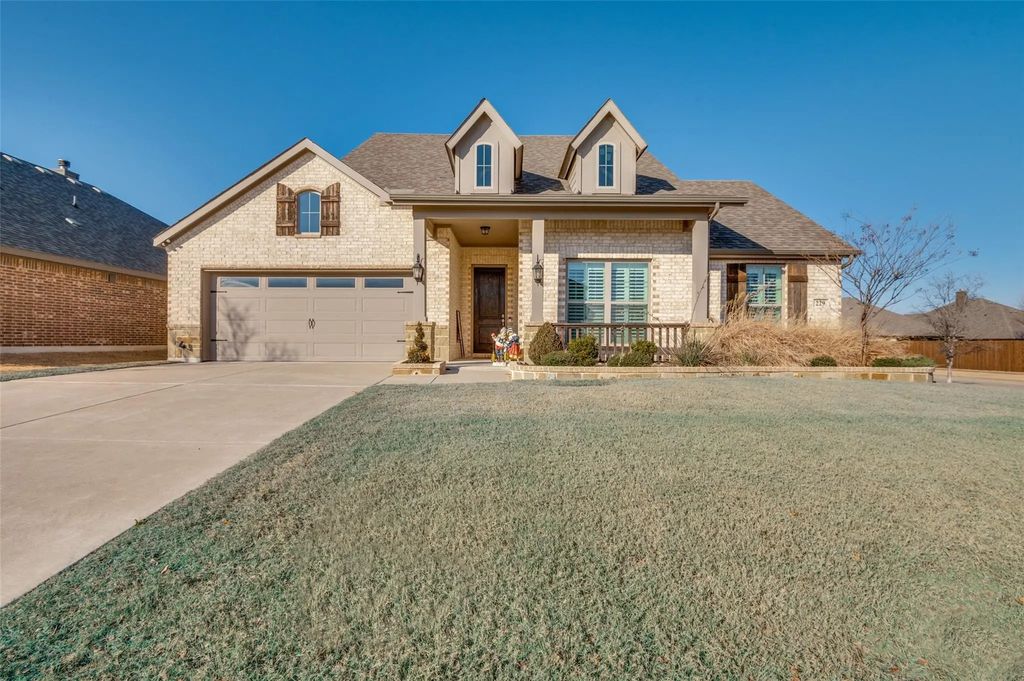 229 Wolf Creek Drive, Waxahachie