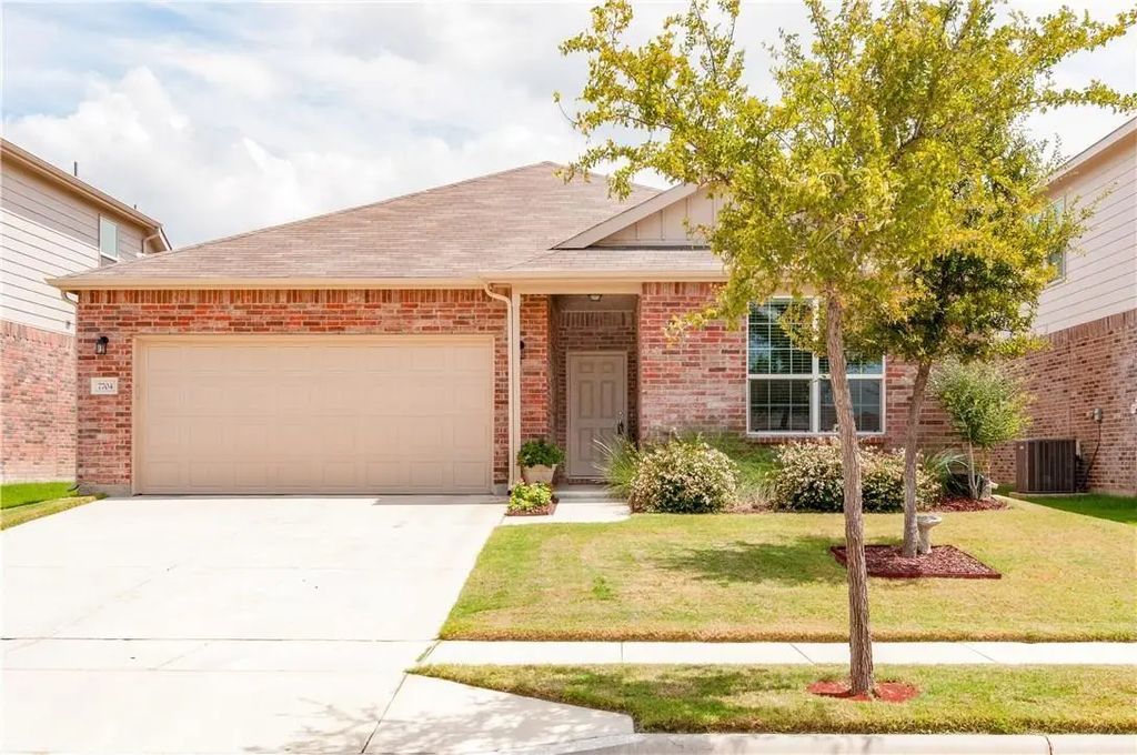 7704 Shorthorn Way, Fort Worth