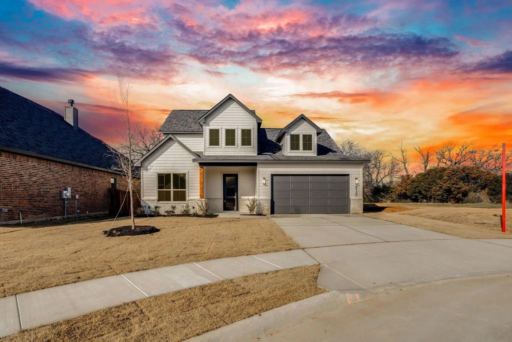 915 Boston Lane, River Oaks