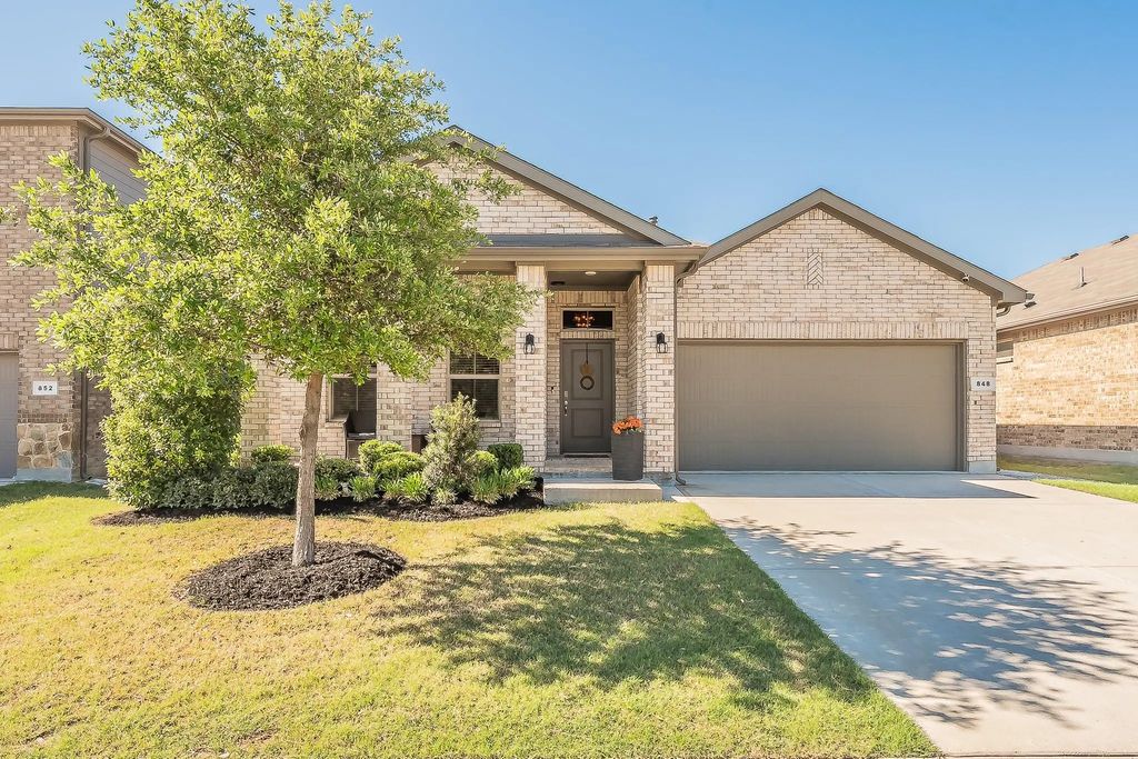 848 Shepperton Way, Fort Worth