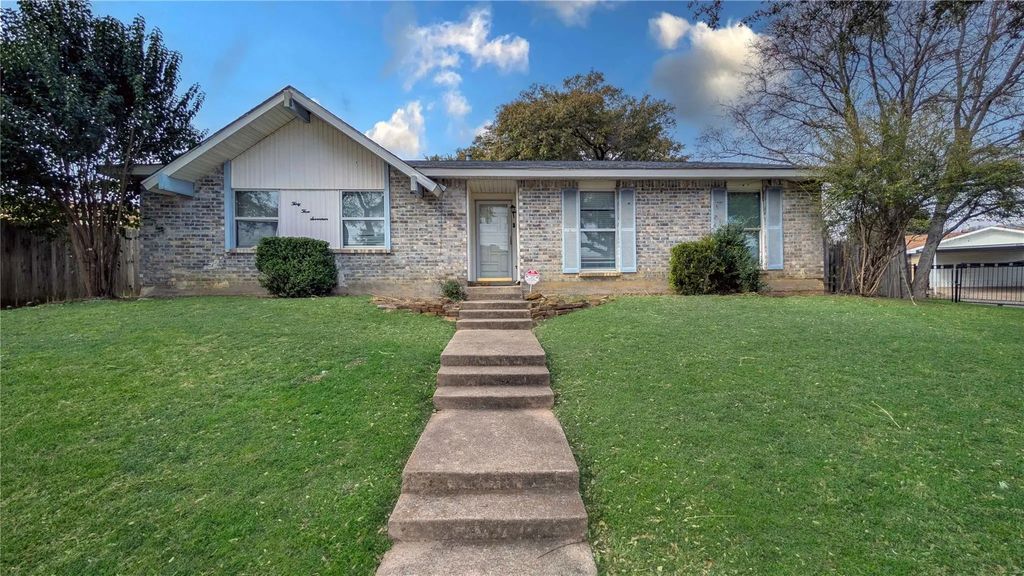 3317 S Edelweiss Drive, Grand Prairie