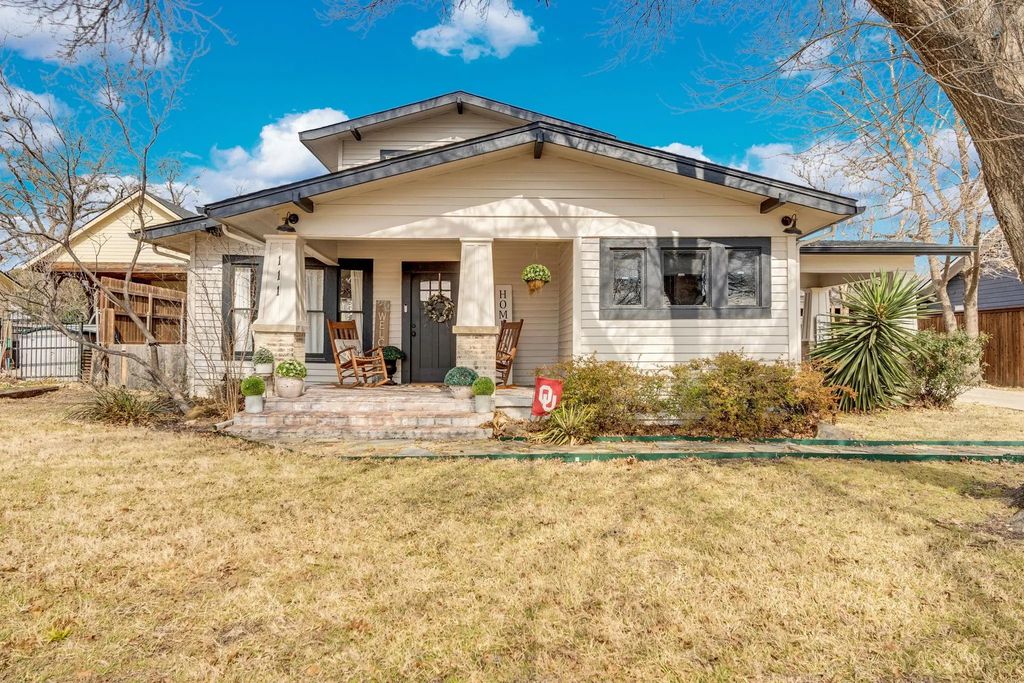 111 Mckenzie Street, Waxahachie