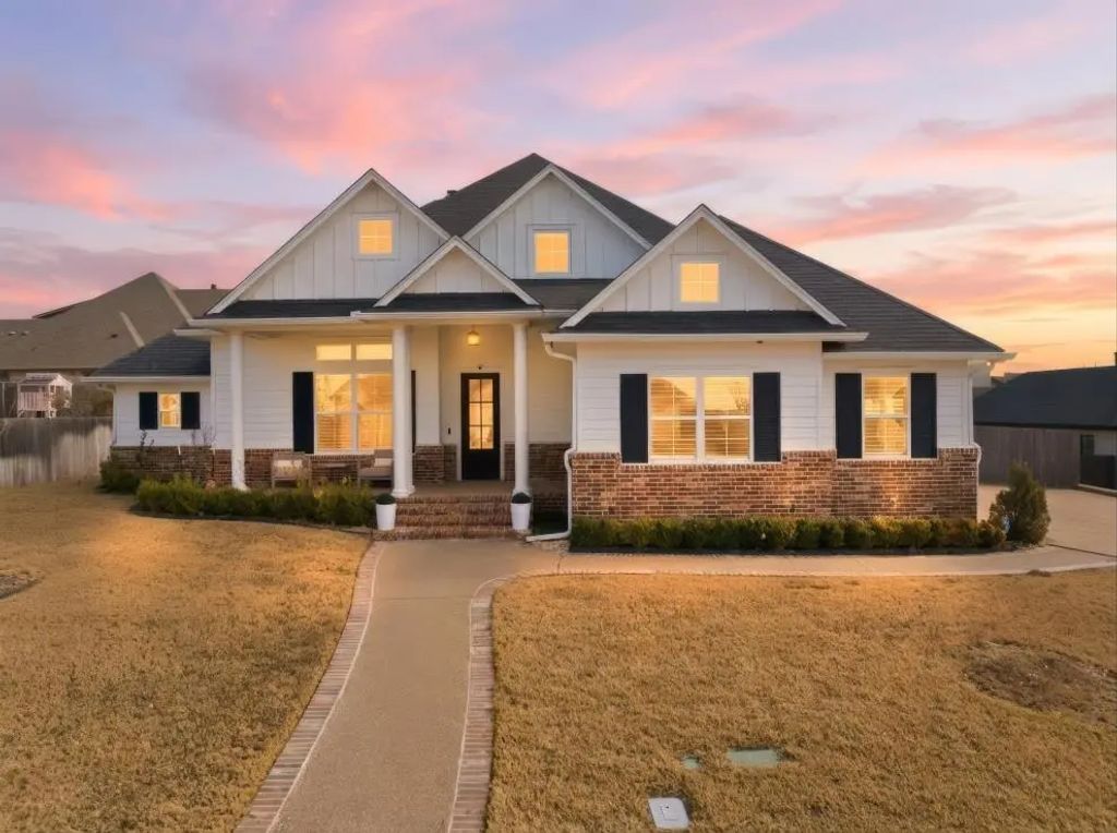 16022 Sorrento Drive, Woodway