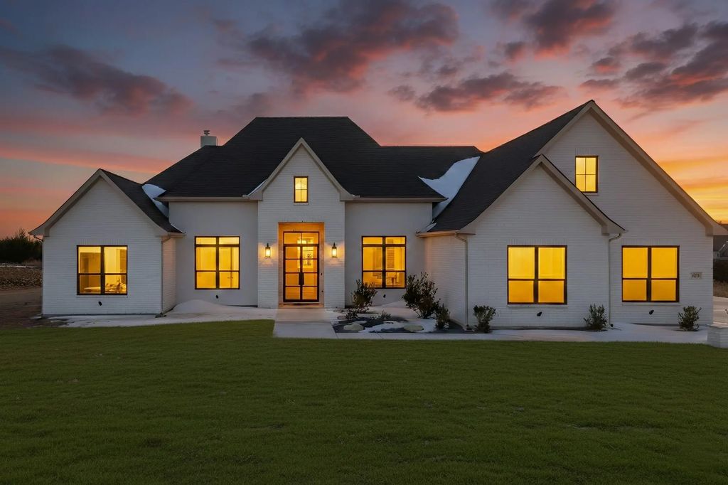 1008 Eagles Bluff Drive, Weatherford