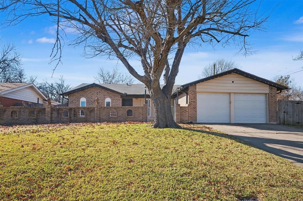 2002 Cottie Lane, Arlington
