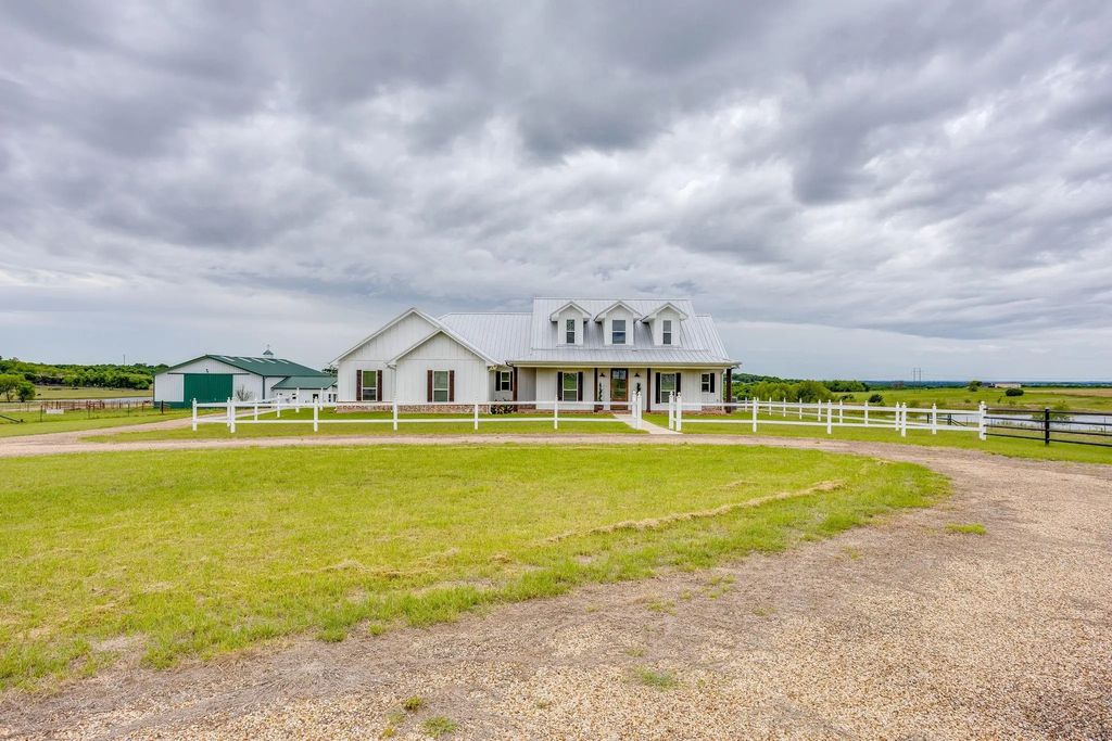 375 J B Vandiver Loop, Moody