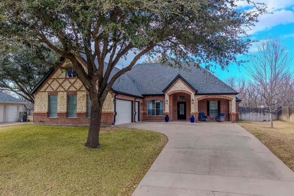 9001 Ravenswood Road, Granbury