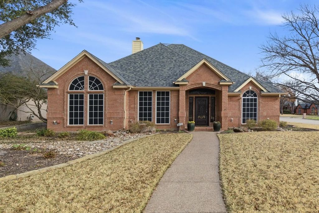 1613 Green Tree Drive, Hurst