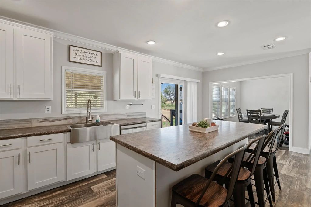 2135 County Road 176, Whitesboro