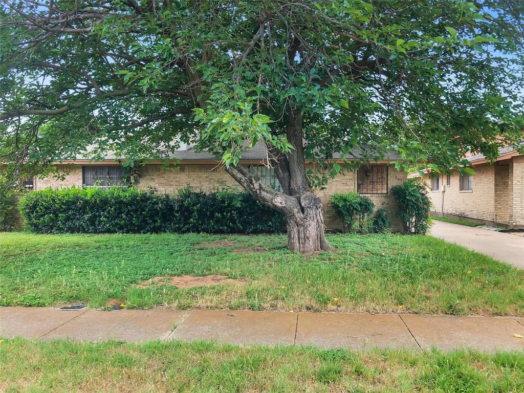 2410 Woodoak Court, Irving