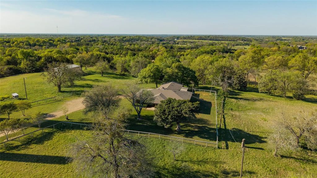 563 County Road 4730, Leonard