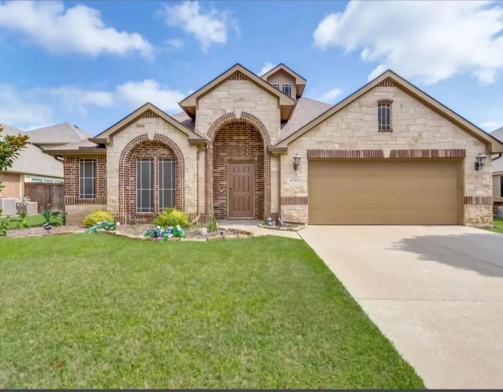 4303 Poppy Drive, Mansfield