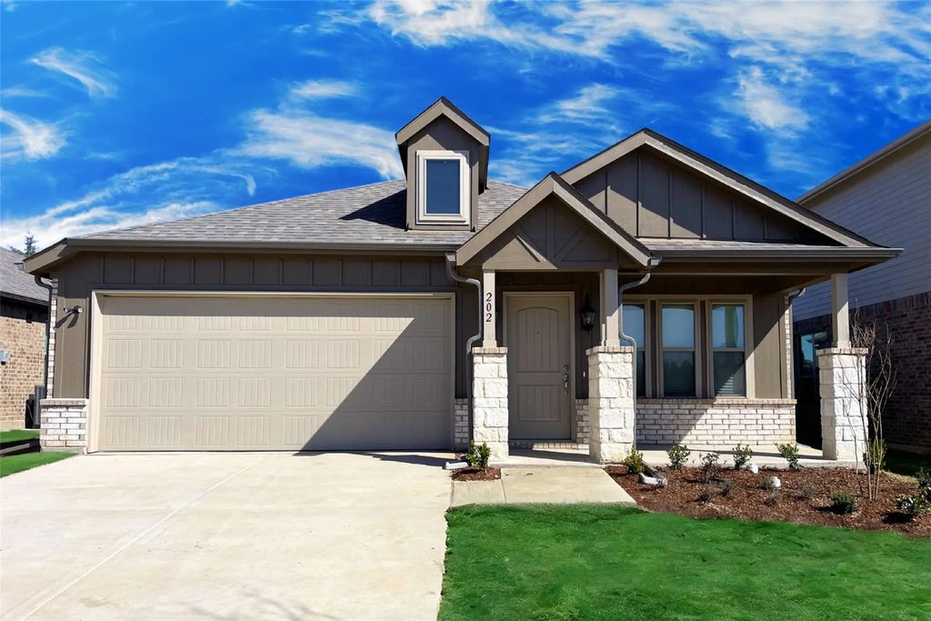 304 Knoll Pines Drive, Terrell