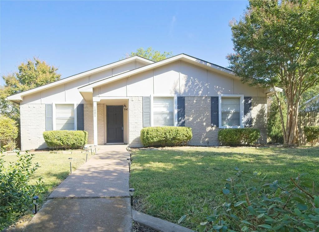 1421 Cross Bend Road, Plano