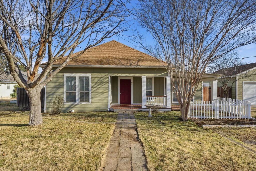 403 Avenue F, Valley Mills