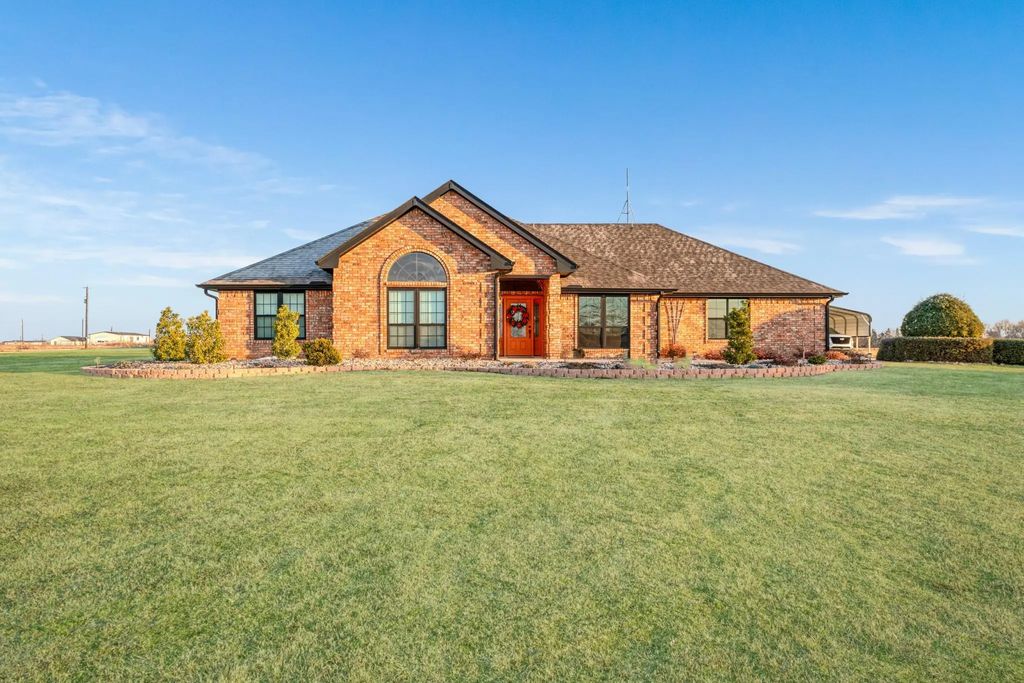 2748 Farm Road 2820, Sumner
