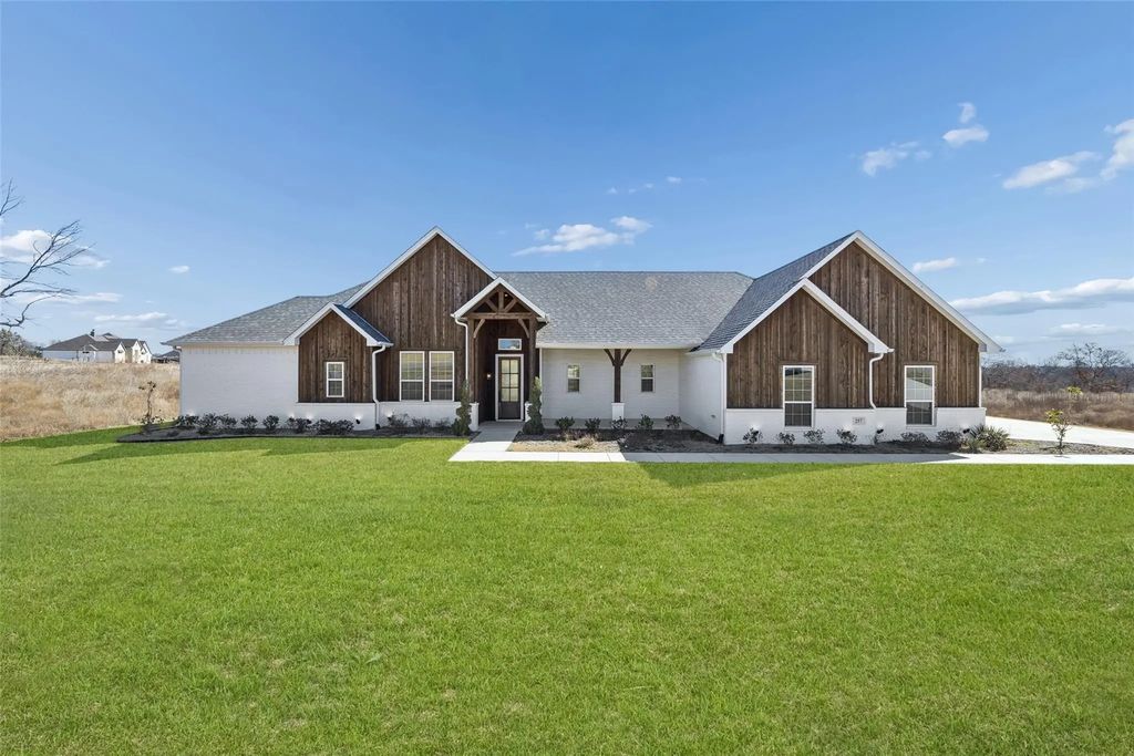 257 Coalson Crossing, Azle
