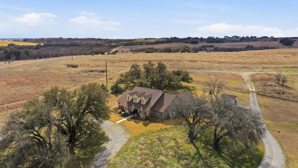 416 Highway 590, Comanche