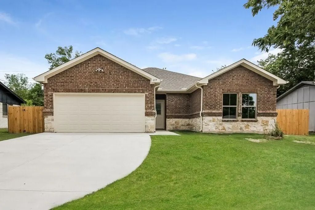 1219 Saturn Drive, Cedar Hill