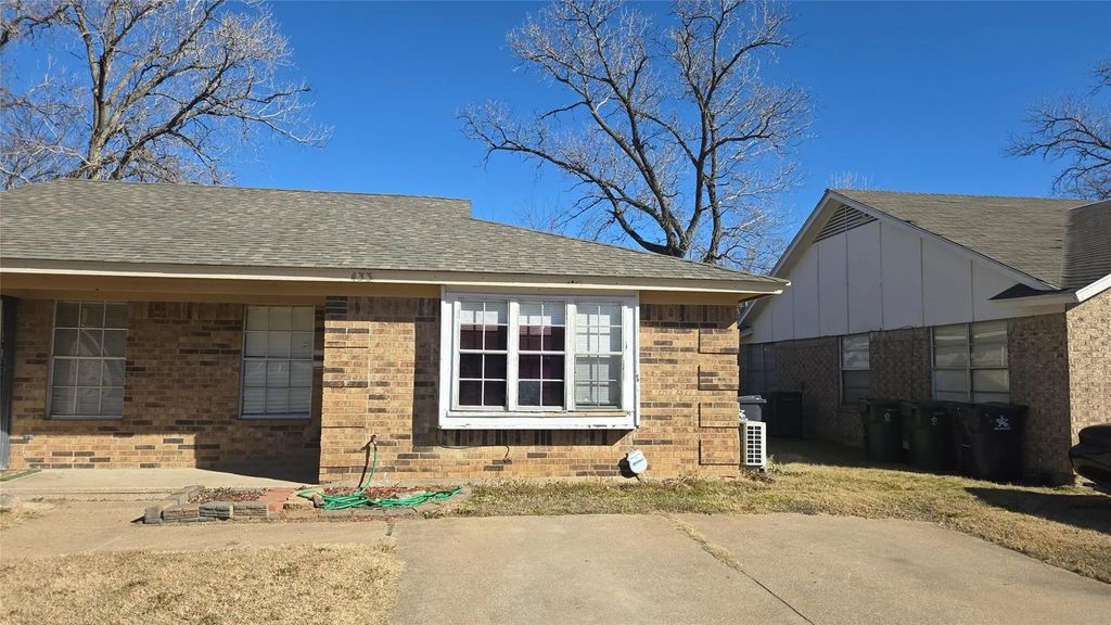433 Matt Lane, Arlington