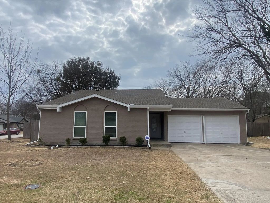 401 Curts Drive, Grand Prairie
