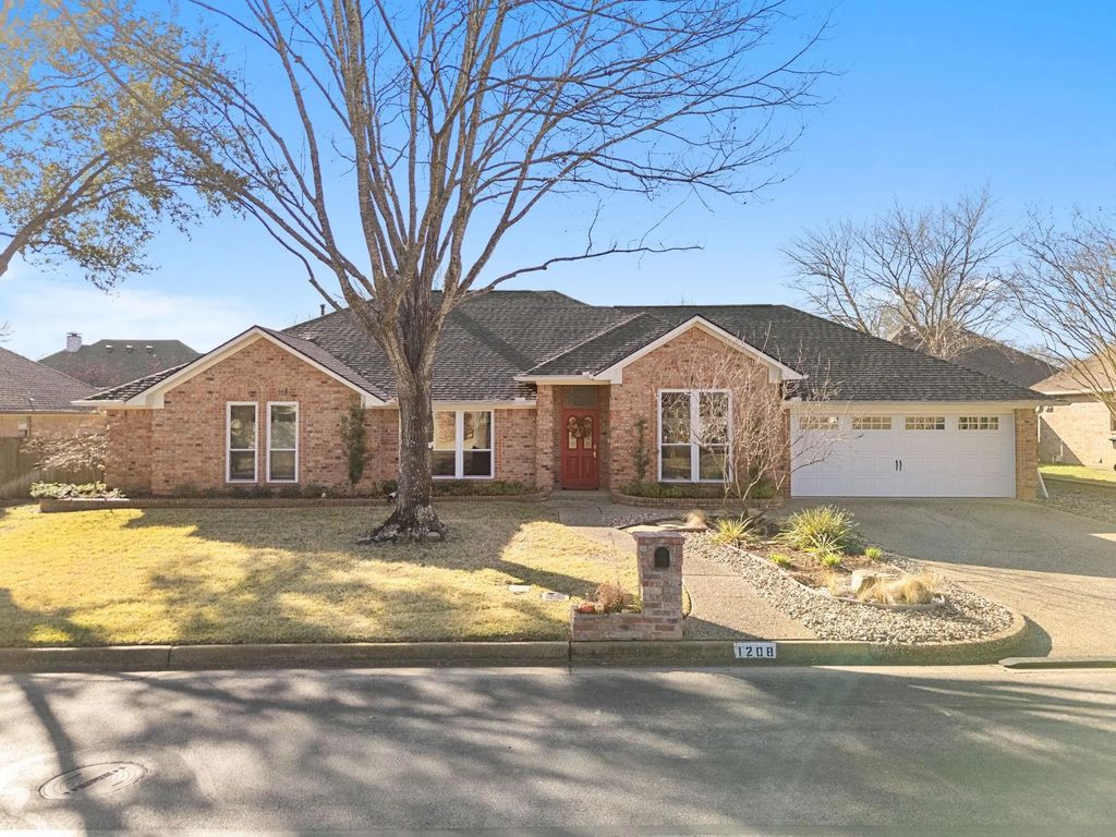 1208 W Rieck Road, Tyler