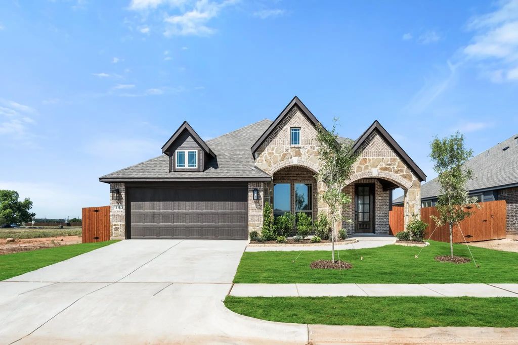 416 Carnero Drive, Granbury