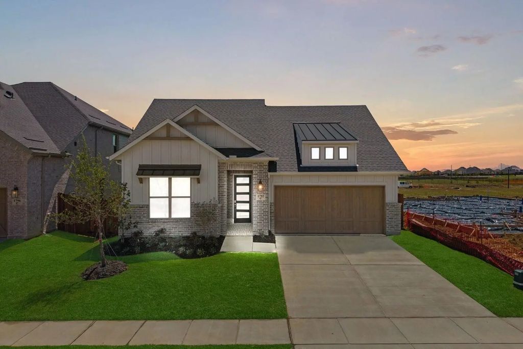 1792 Monarch Way, Oak Point