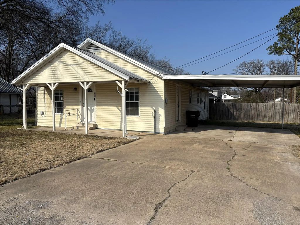 102 W Elm Street, Edgewood