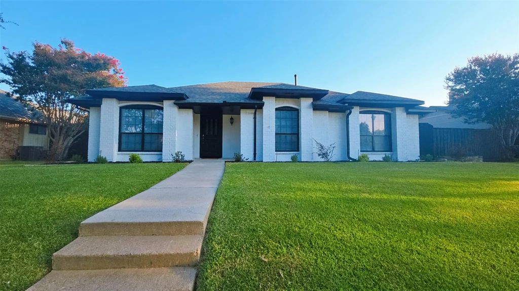 1933 Oakbluff Drive, Carrollton