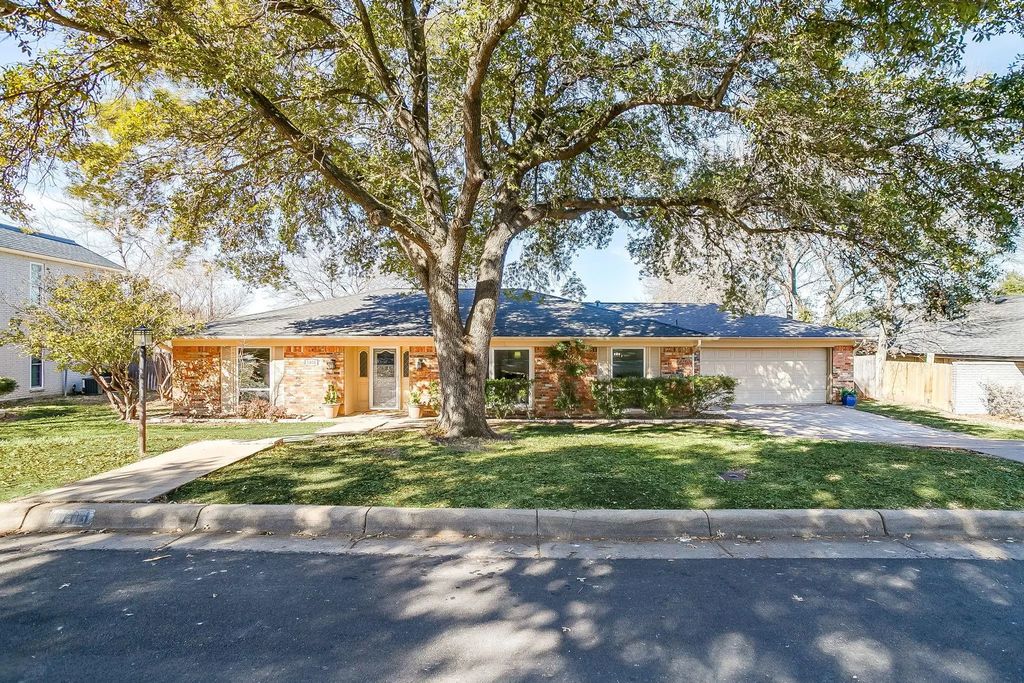 1404 Ems Road W, Fort Worth